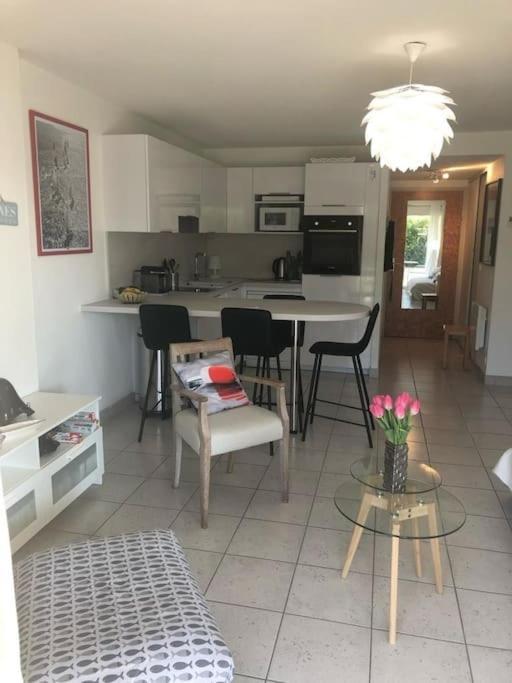 De Standing A 100m Des Plages Apartment